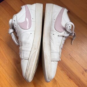 Nike low LE blazer women's sneakers size 10